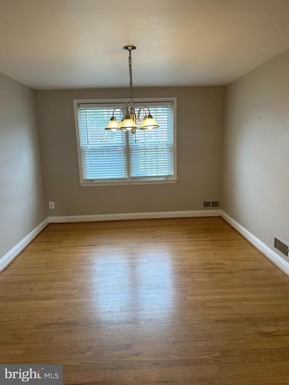 Building Photo - 1530 Cottage Ln