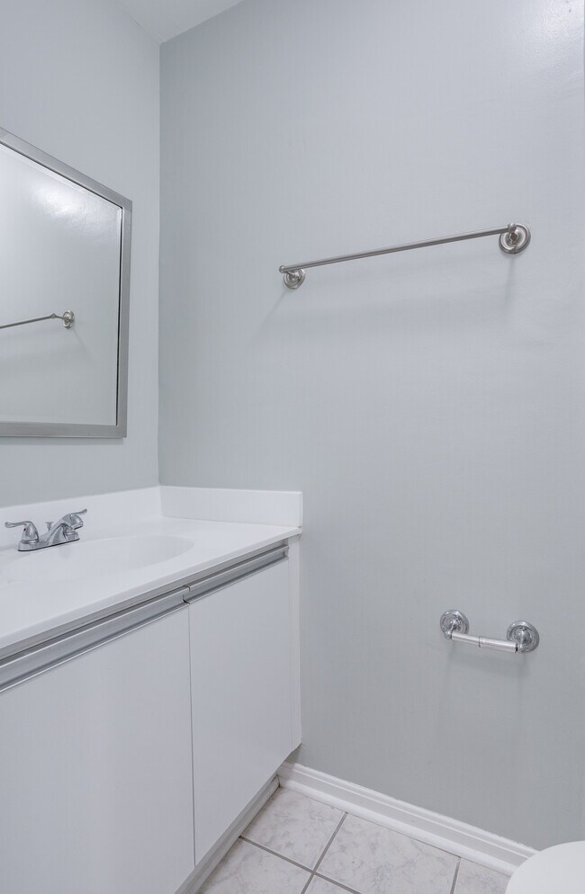 Building Photo - 4685 Forestdale Dr