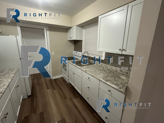 Building Photo - Charming House in Dayton