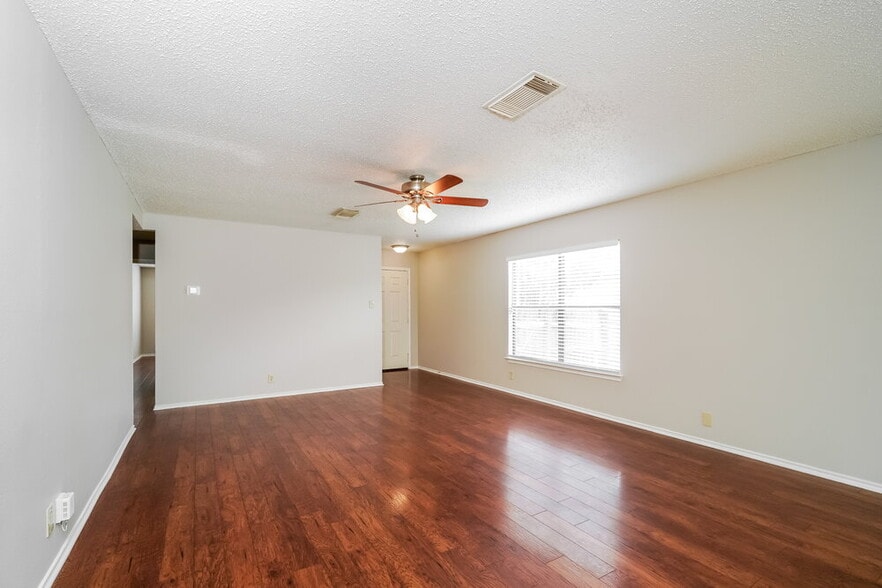 Building Photo - 6114 Candletree