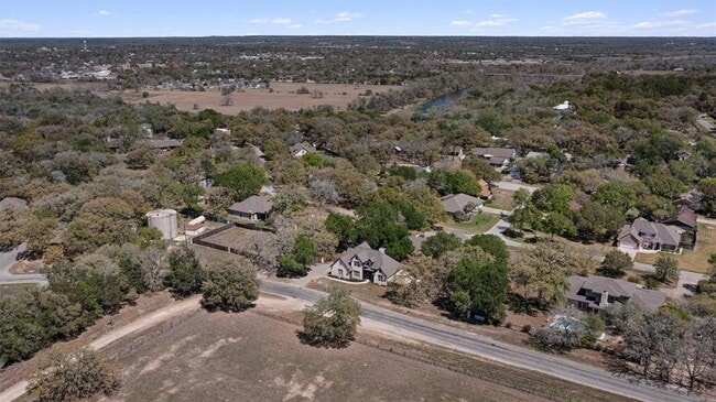 Building Photo - 312 Country Club Dr