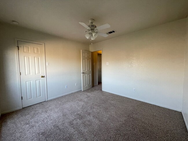 Building Photo - 360 Virtual Tour Available