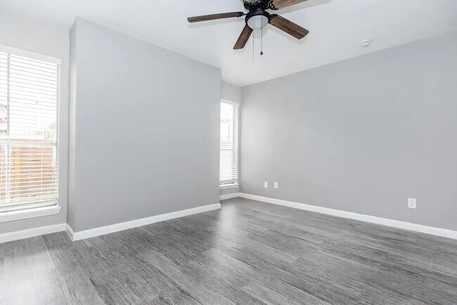 Building Photo - 4400 Memorial Dr