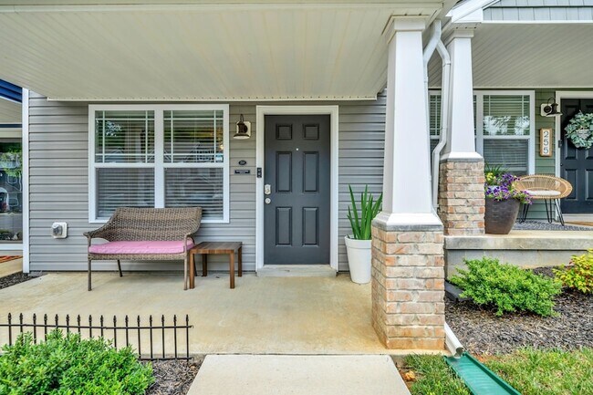 Building Photo - 253 Woodland Vly Ln