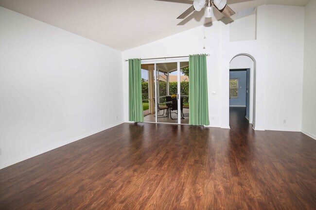 Building Photo - 307 NW Breezy Point Loop