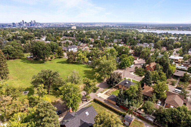 Building Photo - Stunning 4 Bed 2 Bath Home across the Stre...
