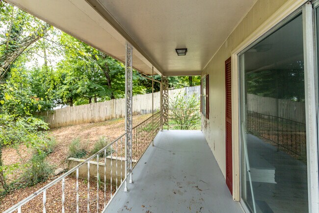 Building Photo - 630 Colonial Dr