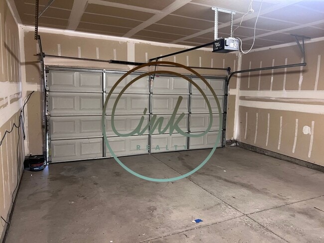 Building Photo - Chardonnay Duplex