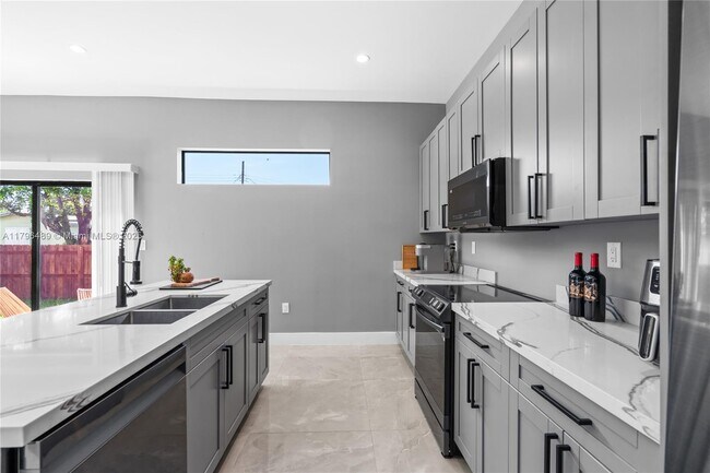 Building Photo - 808 NW 5th Terrace
