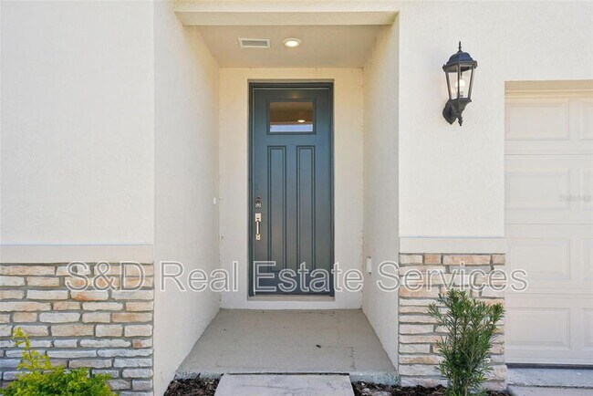 Building Photo - 2106 Rosewood Dr