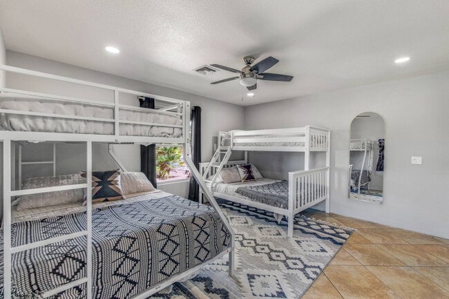 Building Photo - 1800 Burgundy Dr