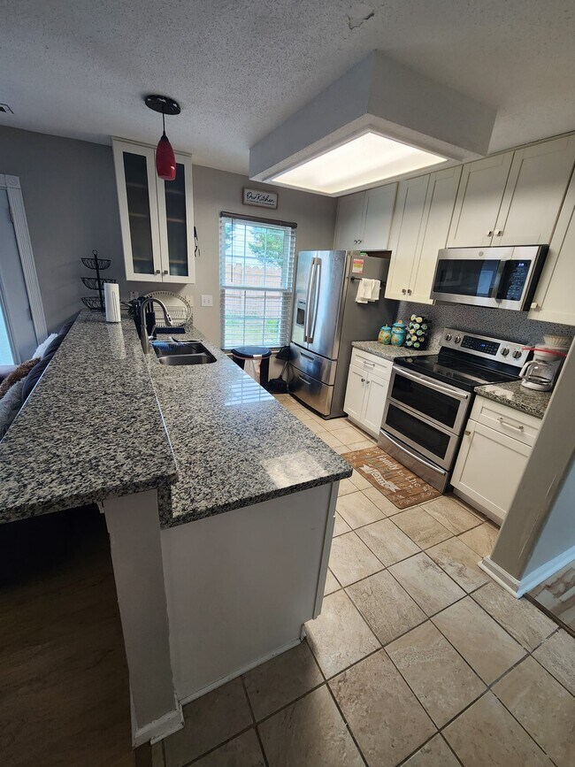 Building Photo - 300 Windy Oak Run