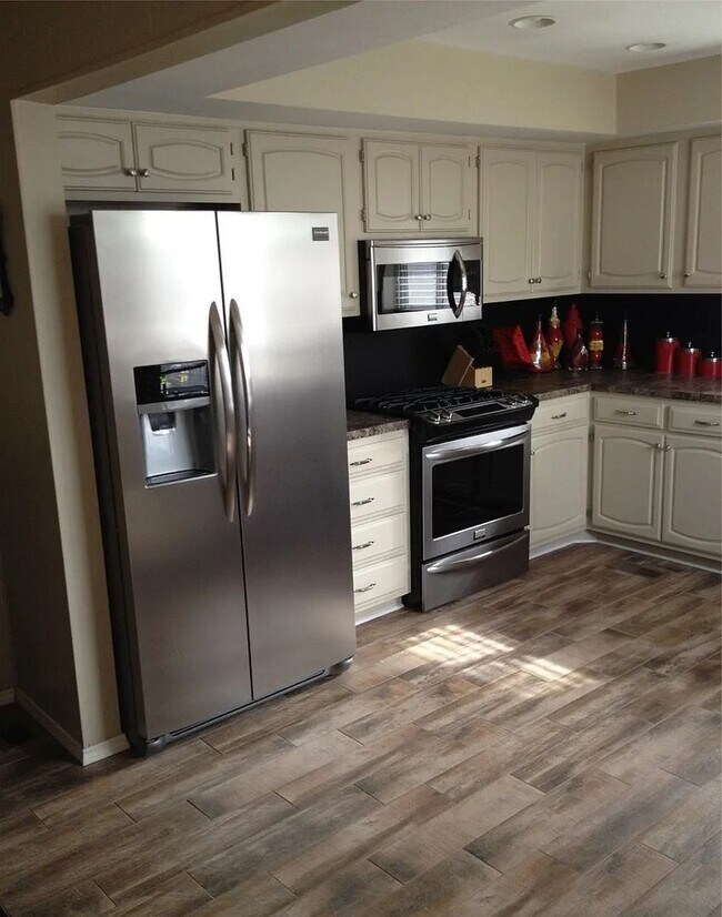 Building Photo - 69th St Duplex