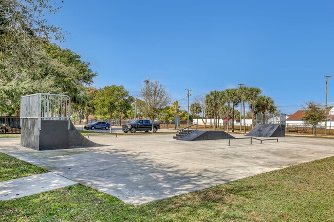 Building Photo - 1210 Skylark Ln