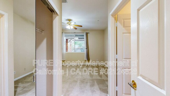 Building Photo - 121 Porterfield Creek Dr