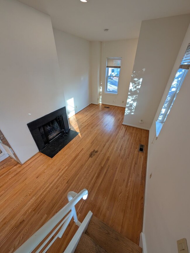 Building Photo - Georgetown Townhouse (Close to the West End and Dupont)