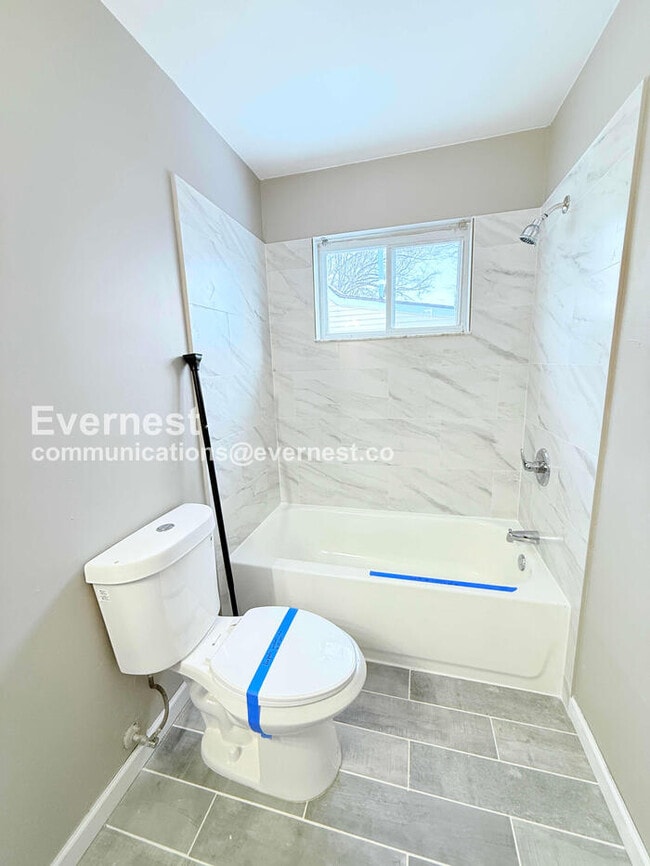 Building Photo - 3 Bed/1 Bath Home with Modern Amenities / Pet-Friendly / Vouchers Accepted / Available Now!