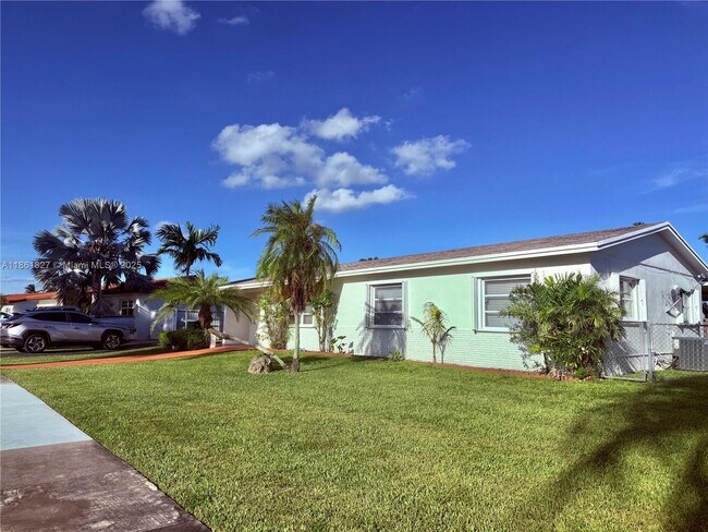 Building Photo - 2671 SW 118th Ct