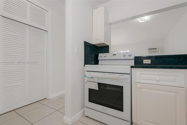 Building Photo - 1441 Lincoln Rd