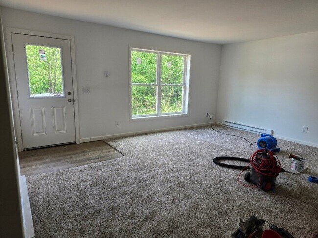 Building Photo - 41 Hull Dr