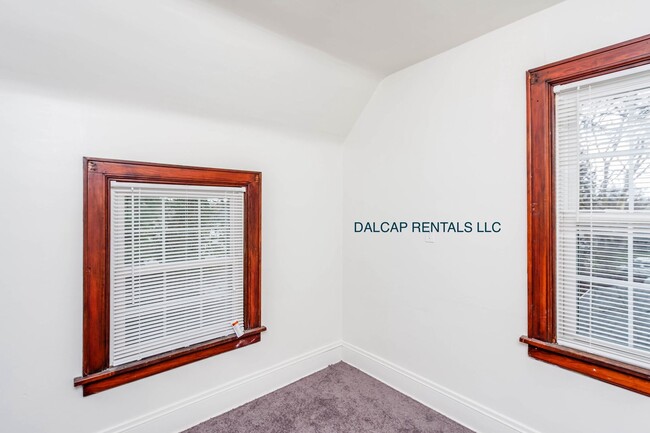 Building Photo - Firestone Park Home Available