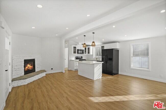 Building Photo - 30473 Mulholland Hwy