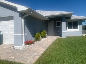 Building Photo - Duplex Unit