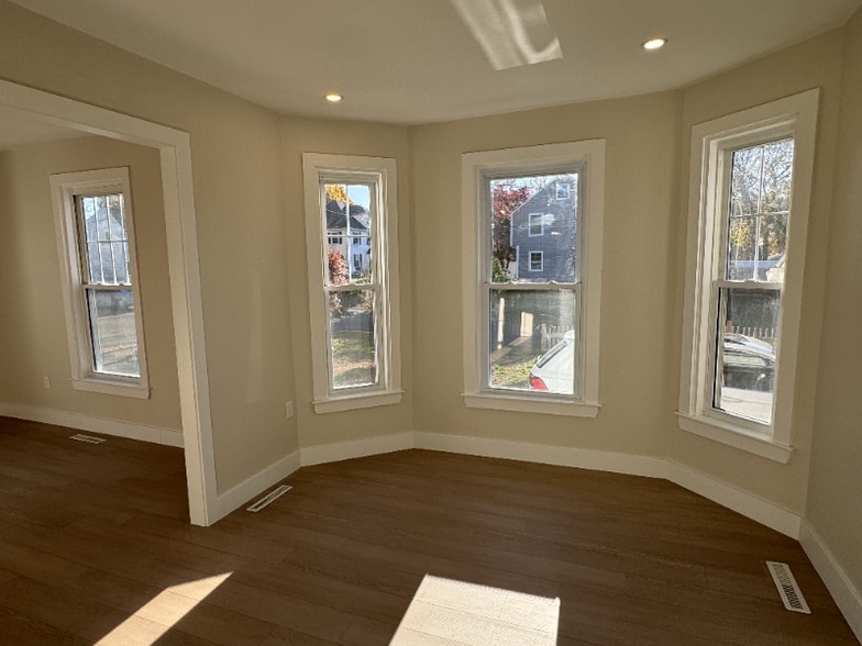 Building Photo - 19 Ringgold St