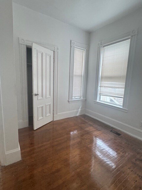 Building Photo - 25 Woodville St