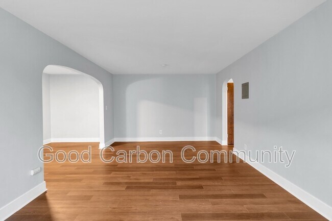 Building Photo - 20 E Morris Ave