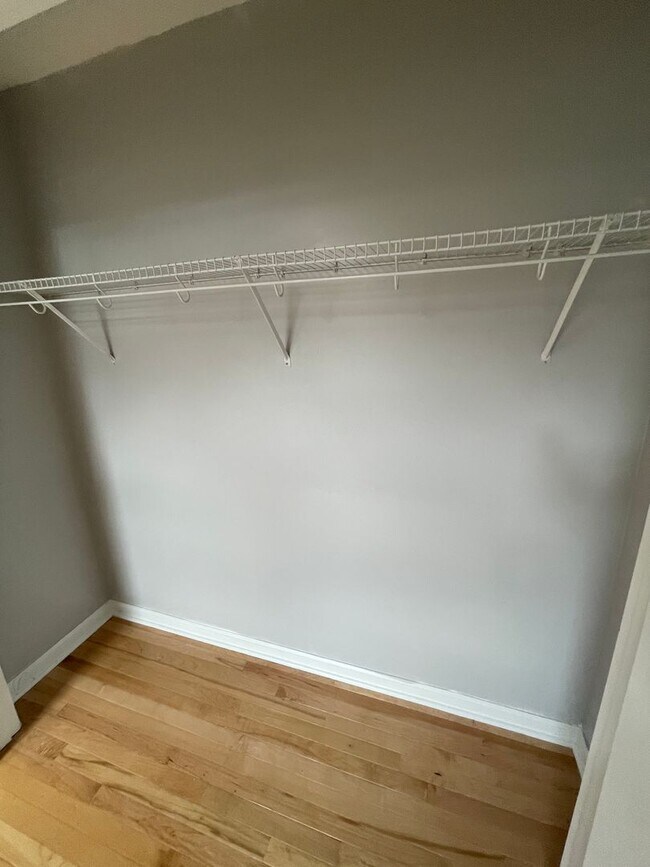 Building Photo - 1513 King Henry Dr