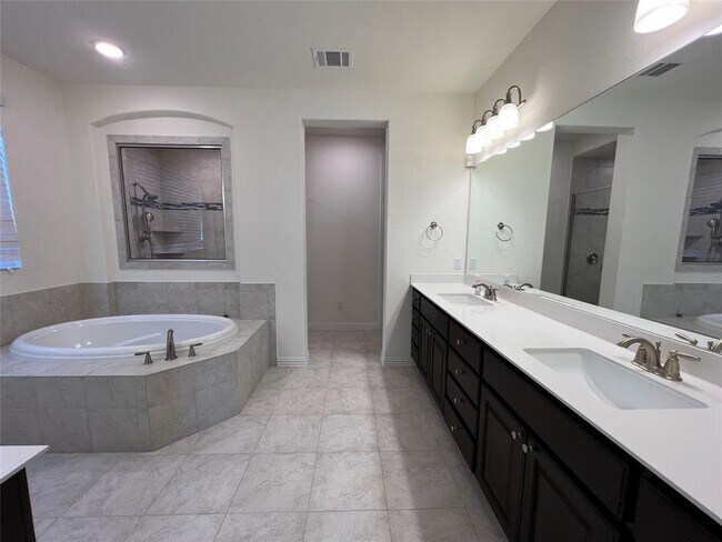 Building Photo - 345 Fannin Battleground Ln