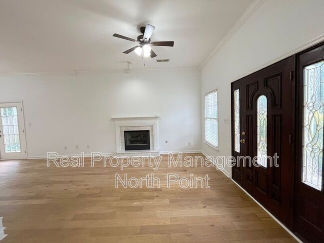 Building Photo - 889 Crew St SW