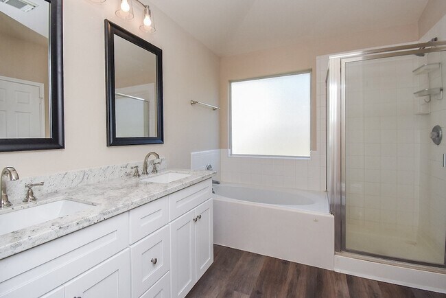 Building Photo - 20922 Barbons Heath Ct