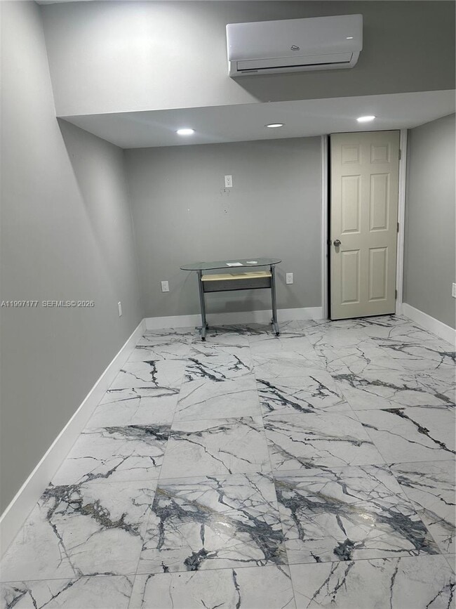 Building Photo - 9724 SW 142nd Pl