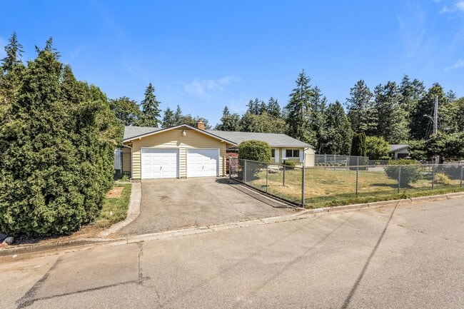 Building Photo - East Hill Rambler