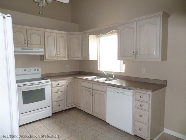 Building Photo - 3804 Sarria Ave