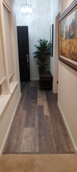 Front Hall - 418 Riesling St