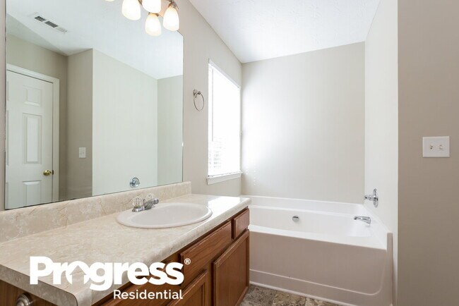 Building Photo - 413 Kirkland Dr