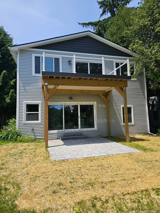 Building Photo - 4822 Hillcrest Dr