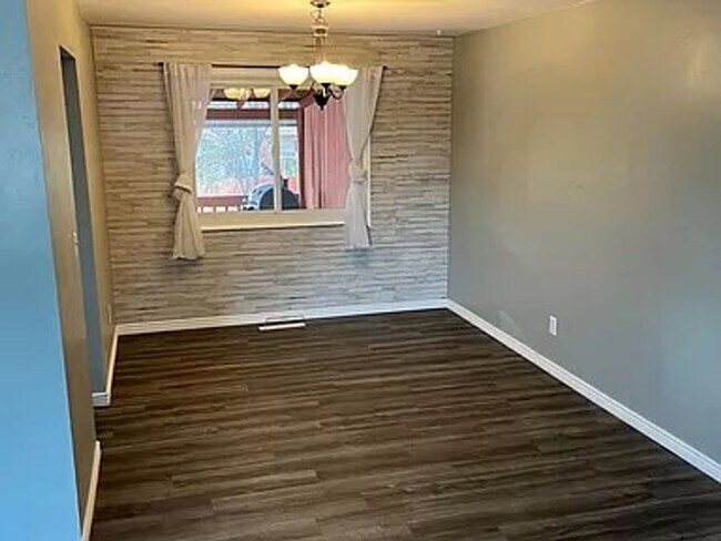 Building Photo - Spacious Home on a Large Lot in Villa Loma...