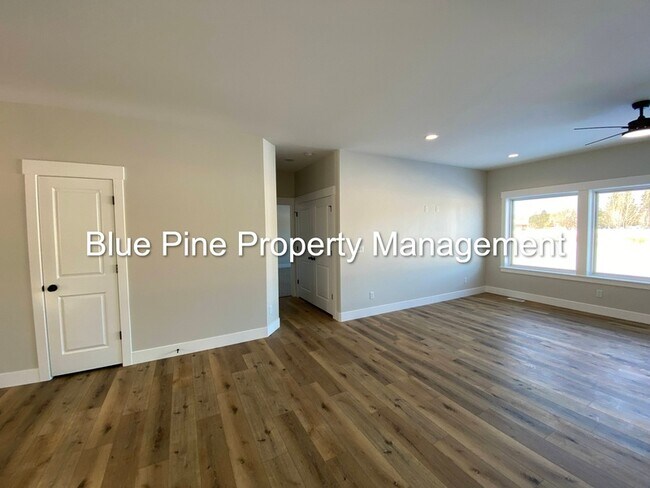 Building Photo - 1104 Cypress Loop