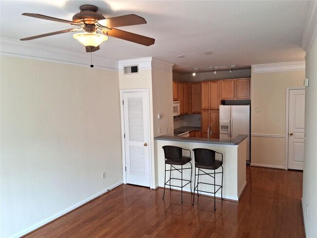 Building Photo - 375 Highland Ave NE