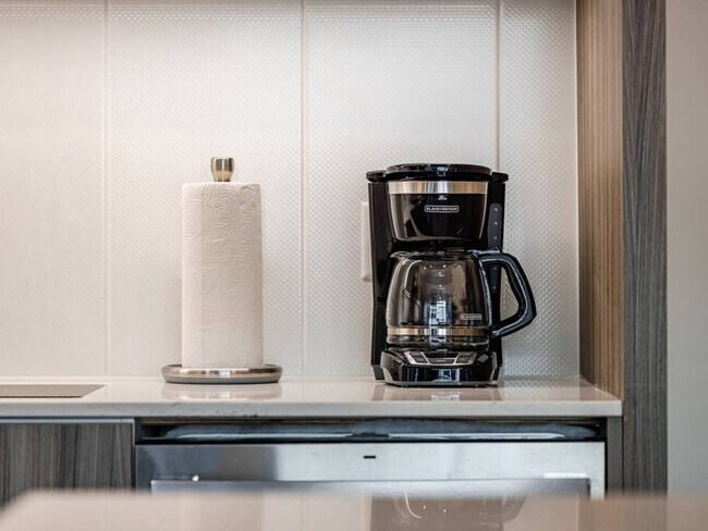 Building Photo - 1550 NW Naito Pkwy