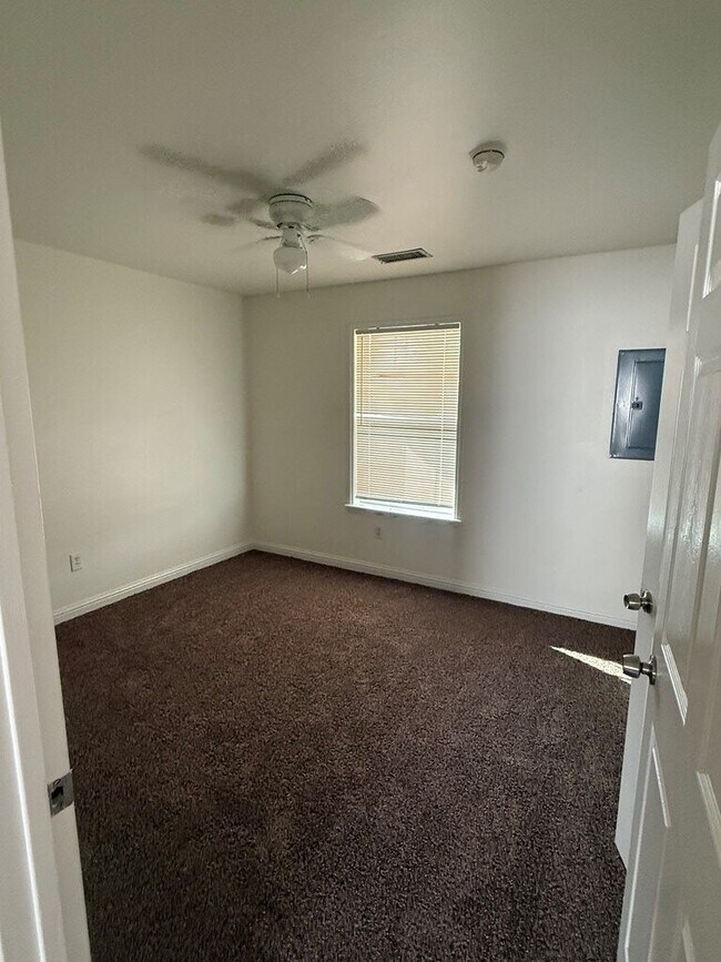 Building Photo - 106 Blue Dr