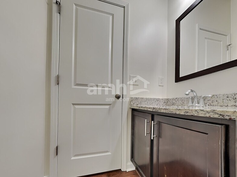 Building Photo - 2065 Tanners Mill Dr