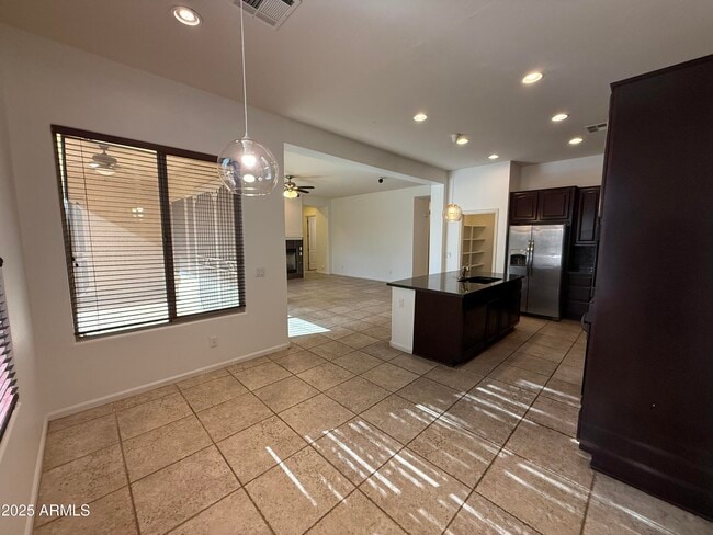 Building Photo - 2807 E Desert Broom Pl