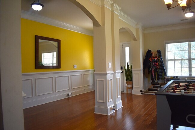 Building Photo - 2190 Harborview Dr