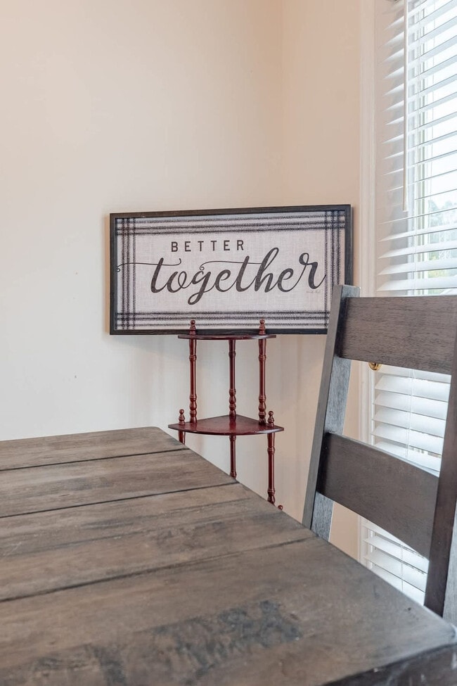 Building Photo - 305 Humble Rd