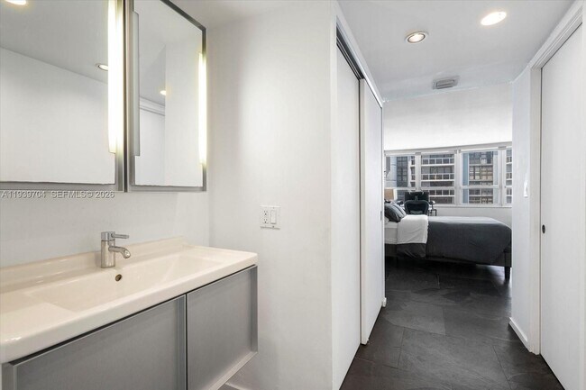 Building Photo - 11 Island Ave